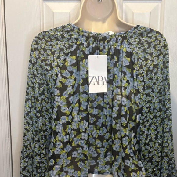 NWT ZARA Blouse size large flowers on it - Picture 6 of 11